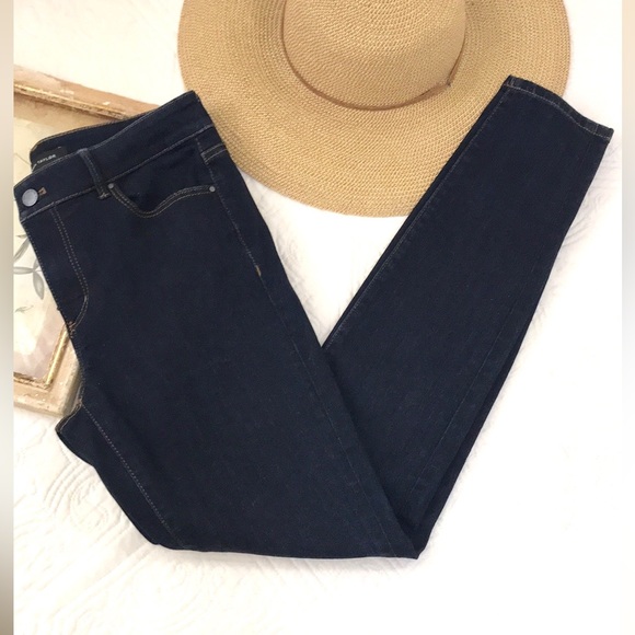 Ann Taylor The Skinny Curvy Fit Jeans - Picture 13 of 13